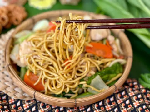 Pad Mee Luang Pak
